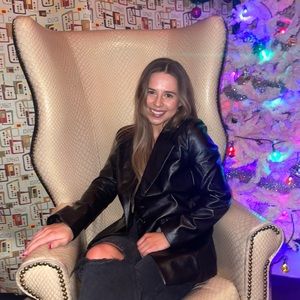 Meet your Posher, Julia